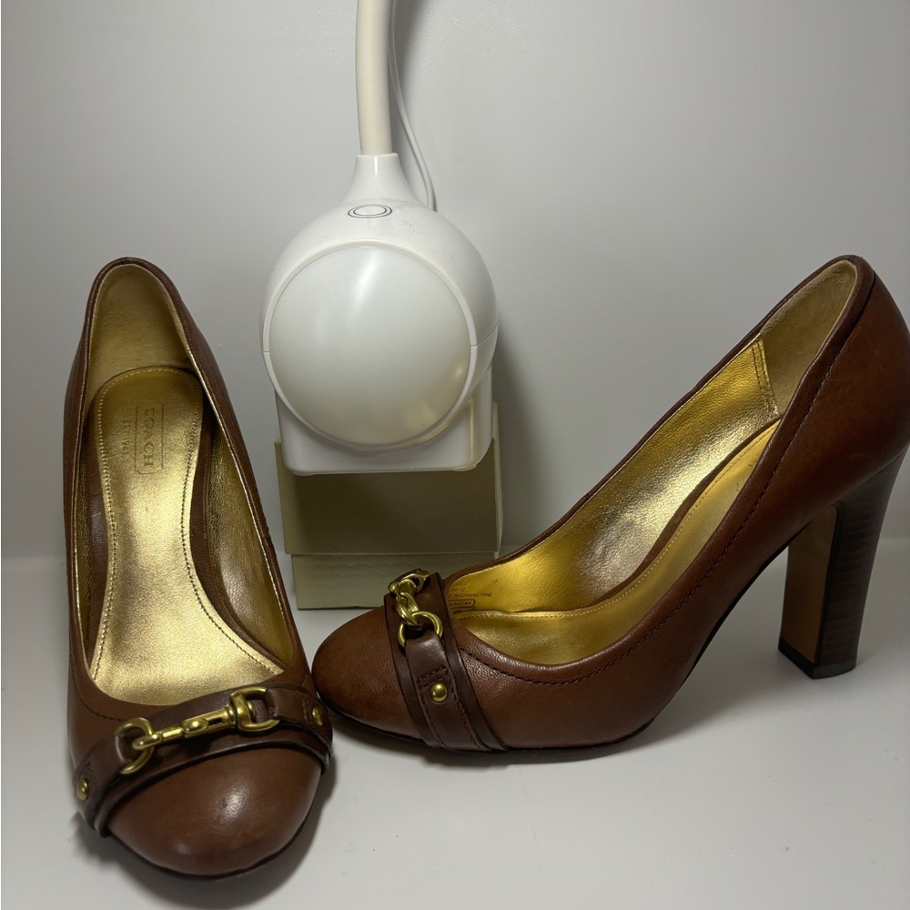 Coach - “Desaree”; Leather 3” Heel Pum; Sz 7M